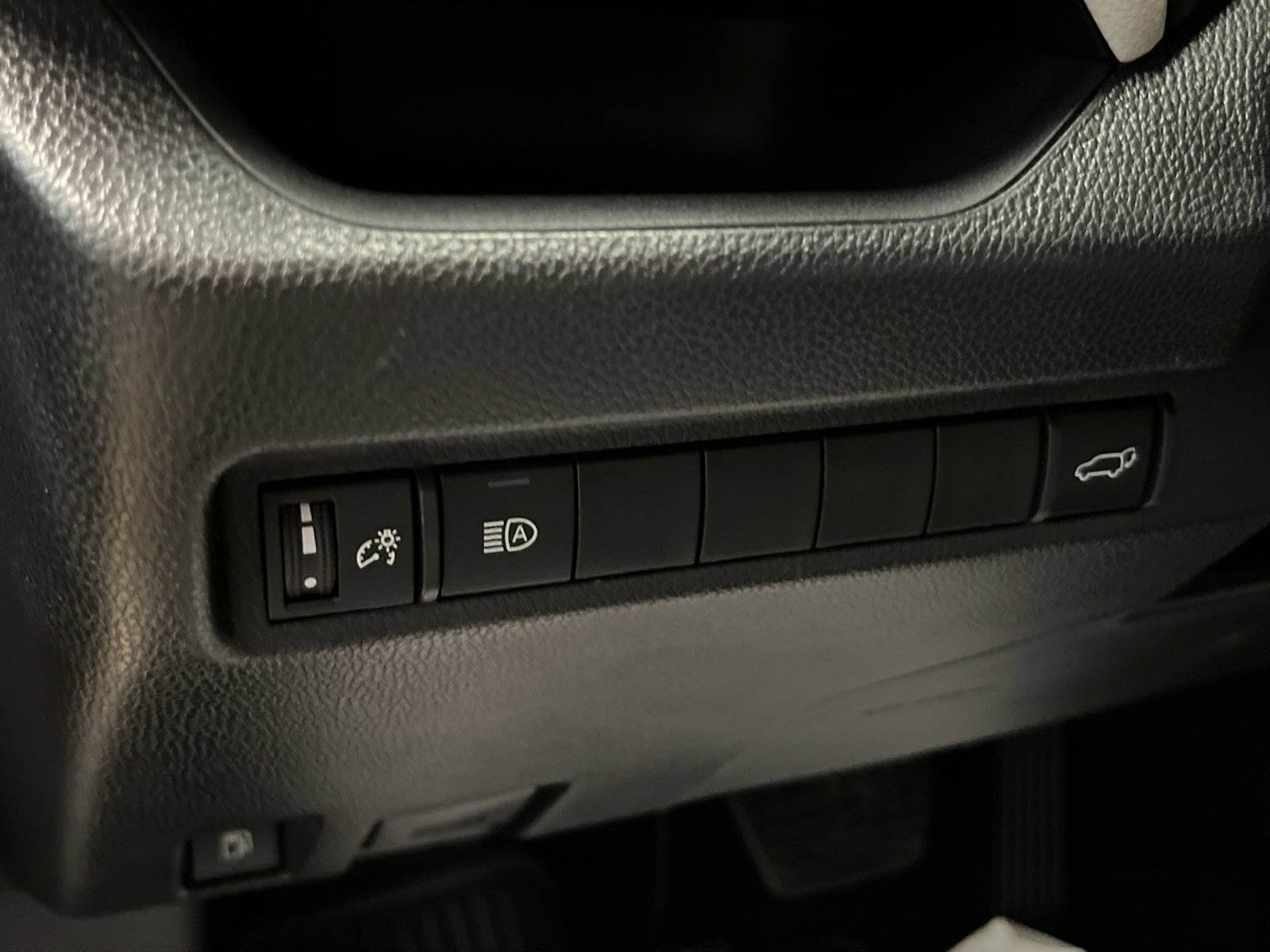 Used 2025 Toyota RAV4 XLE w/ Convenience Package image 27