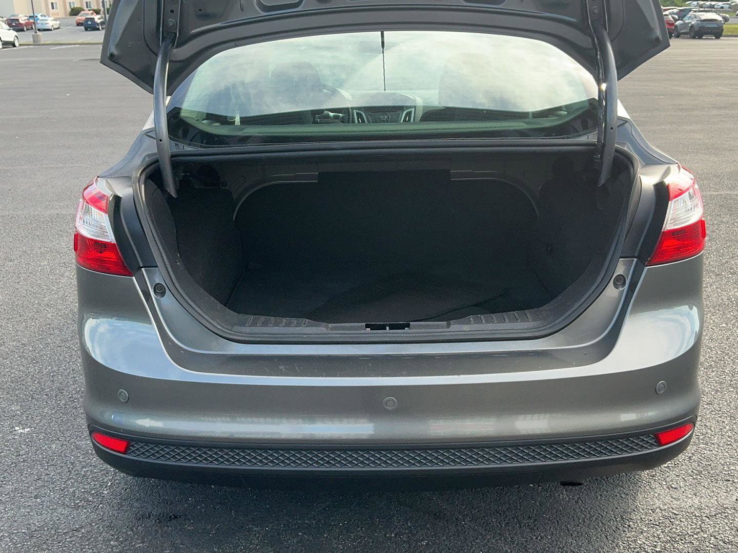 Used 2013 Ford Focus SE w/ SE Winter Pkg FWD image 9
