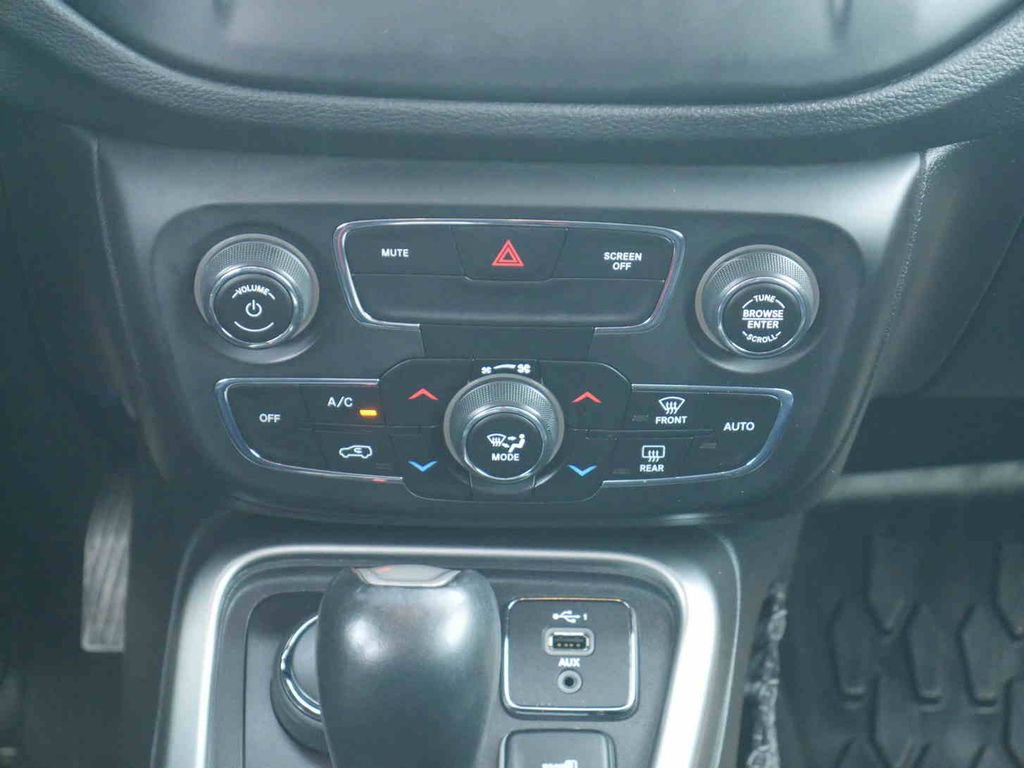 Used 2019 Jeep Compass Latitude w/ Popular Equipment Group image 8