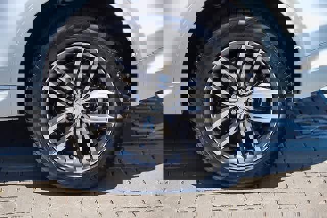 New 2024 Land Rover Discovery Sport S image 9