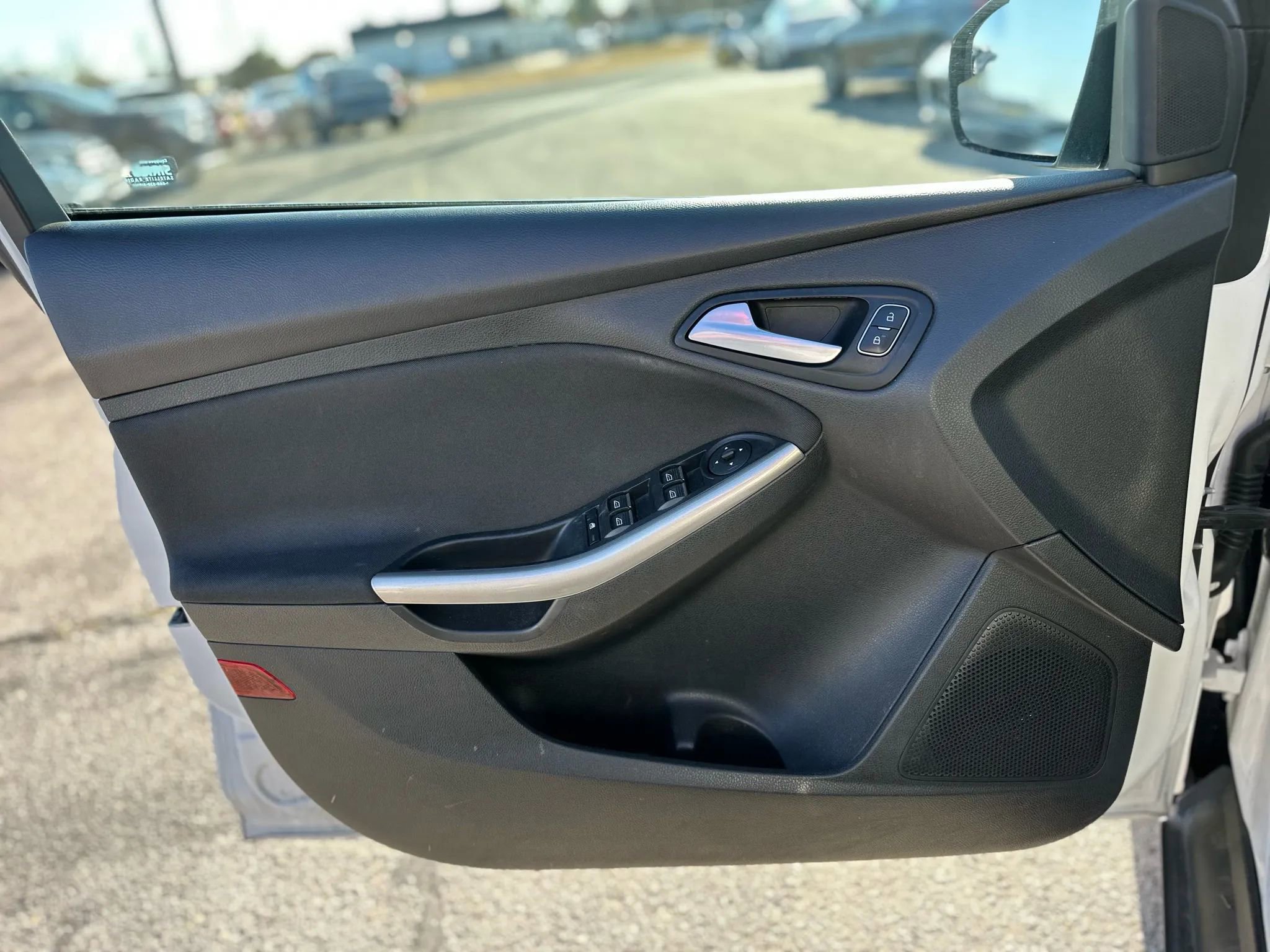 Used 2017 Ford Focus Titanium image 19
