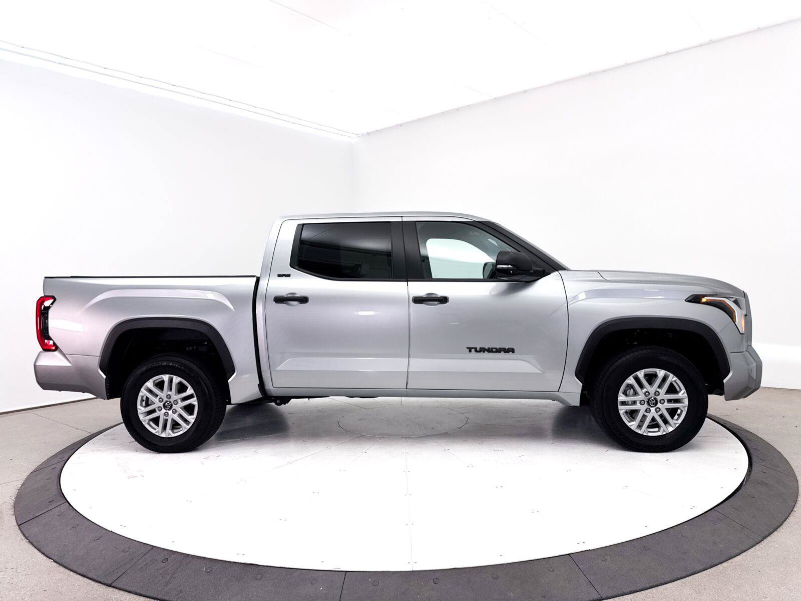 Used 2025 Toyota Tundra SR5 w/ SR5 Convenience Package AWD/4WD image 40