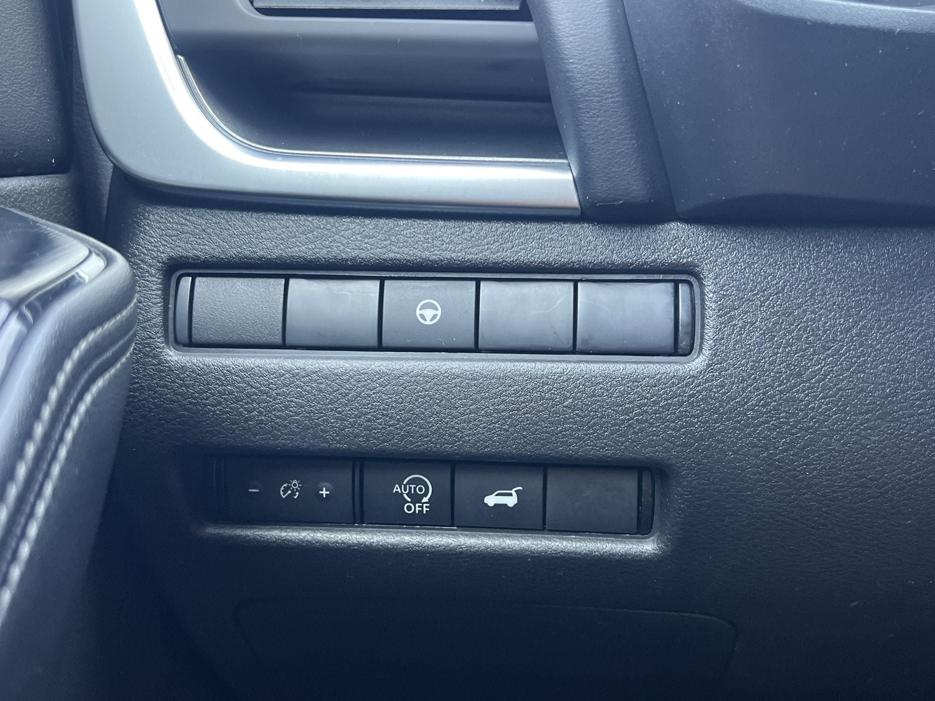 Used 2025 Nissan Rogue SV AWD/4WD image 12