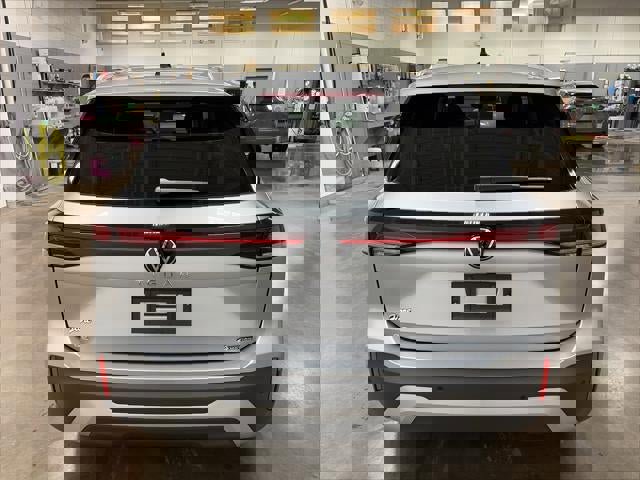 Certified 2025 Volkswagen Tiguan SE image 42