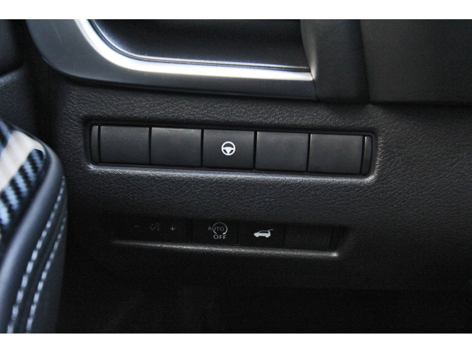 Used 2024 Nissan Rogue SV w/ SV Premium Package image 22