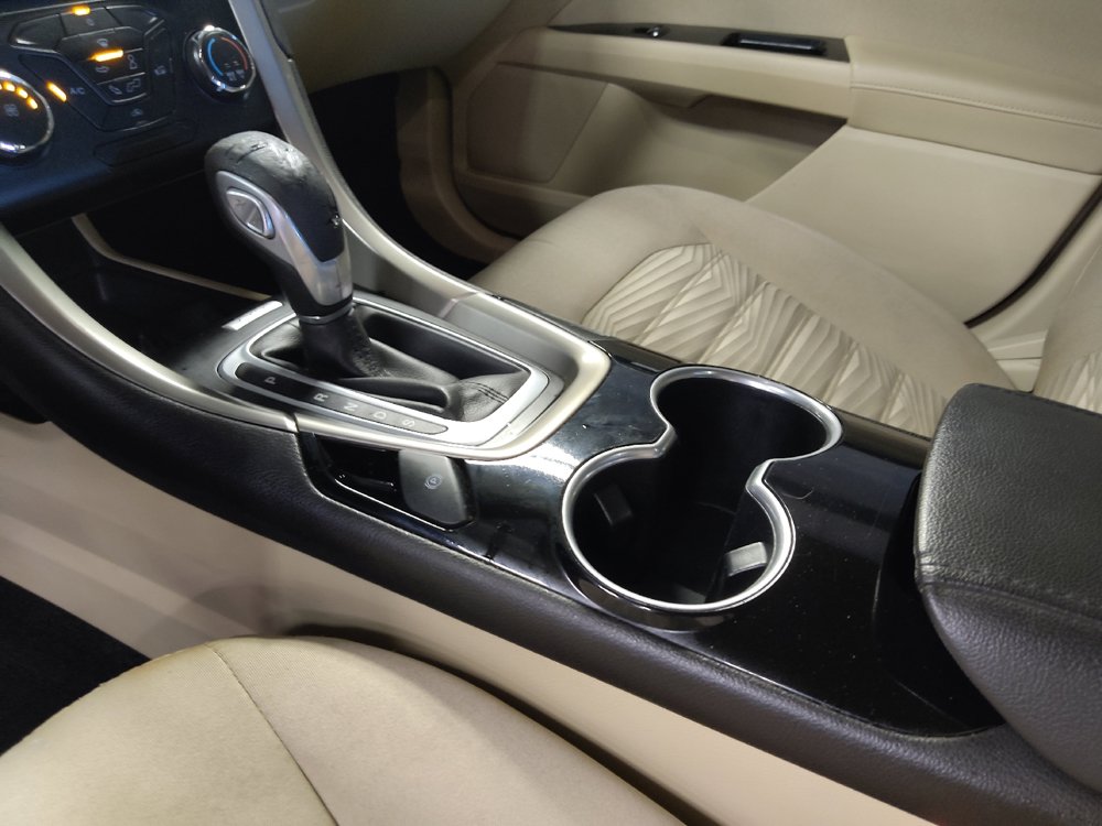 Used 2016 Ford Fusion SE FWD image 26