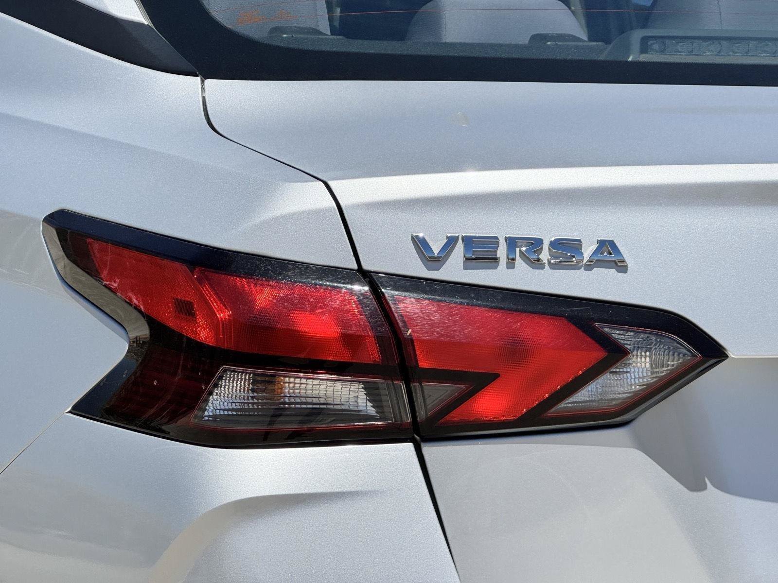 Used 2022 Nissan Versa SV FWD image 11