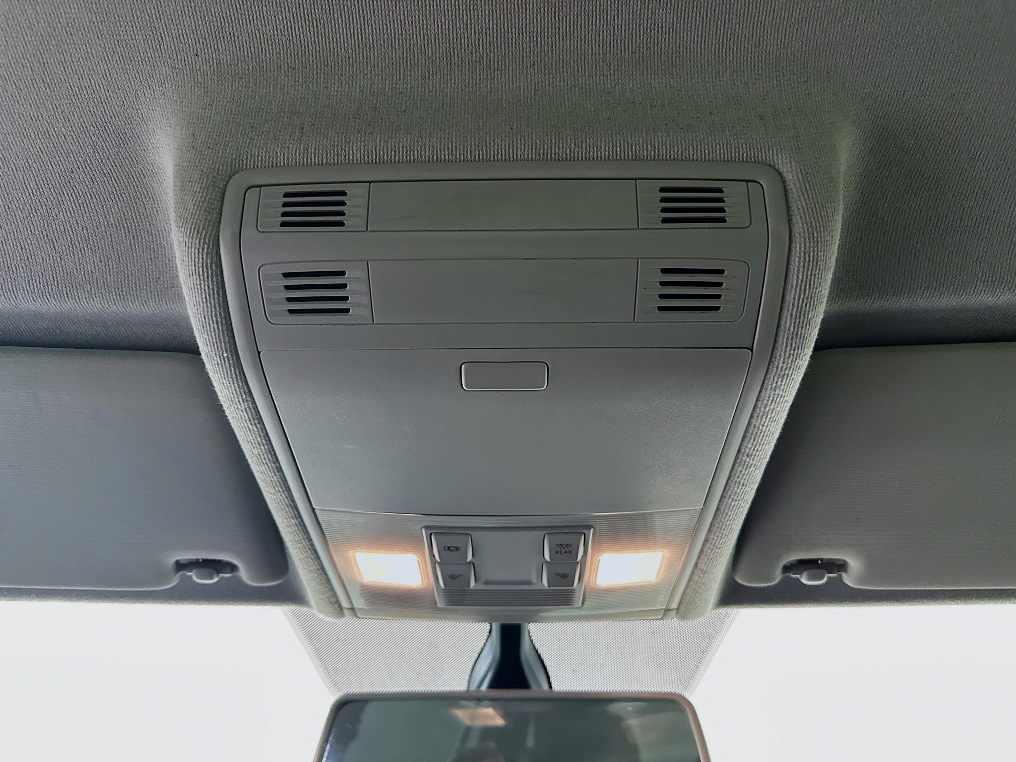 Used 2019 Volkswagen Tiguan SE FWD image 18