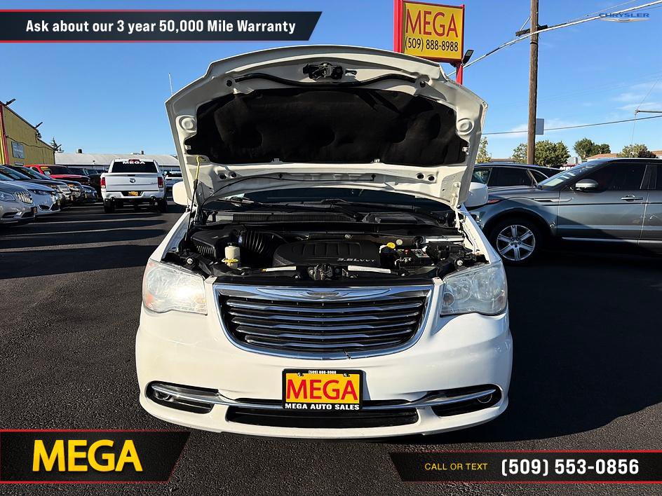 Used 2011 Chrysler Town & Country Touring FWD image 14