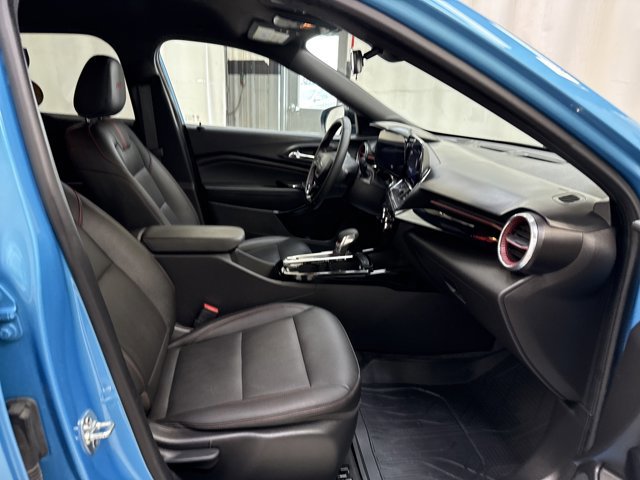 Used 2025 Chevrolet Trax RS w/ Driver Confidence Package FWD image 28