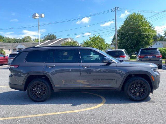 Used 2025 Jeep Grand Cherokee L Altitude AWD/4WD image 6