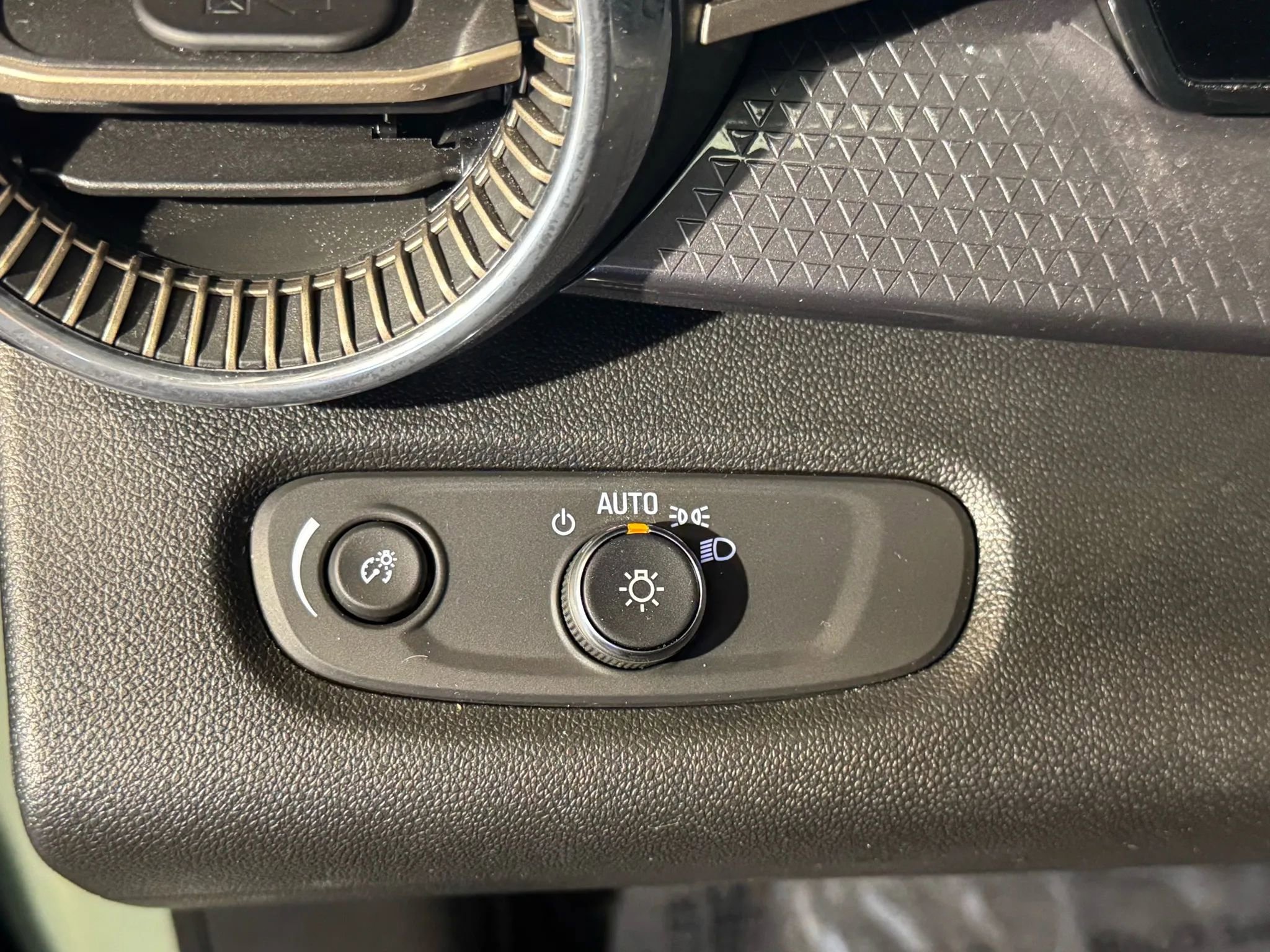 Used 2025 Chevrolet Trax ACTIV w/ Driver Confidence Package image 14