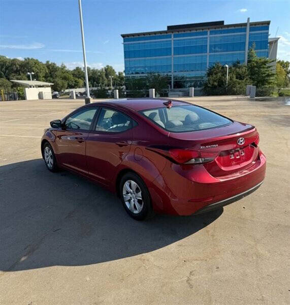 Used 2016 Hyundai Elantra SE image 2