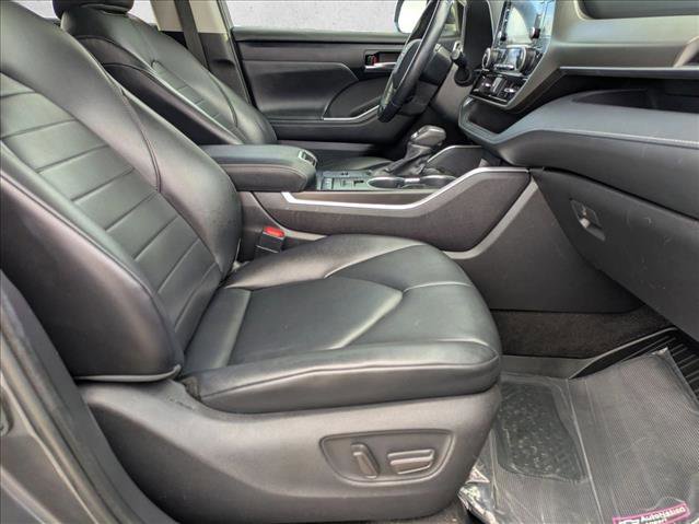Used 2021 Toyota Highlander XLE image 22
