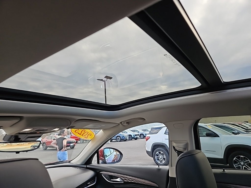 Used 2023 Buick Envision Avenir image 9