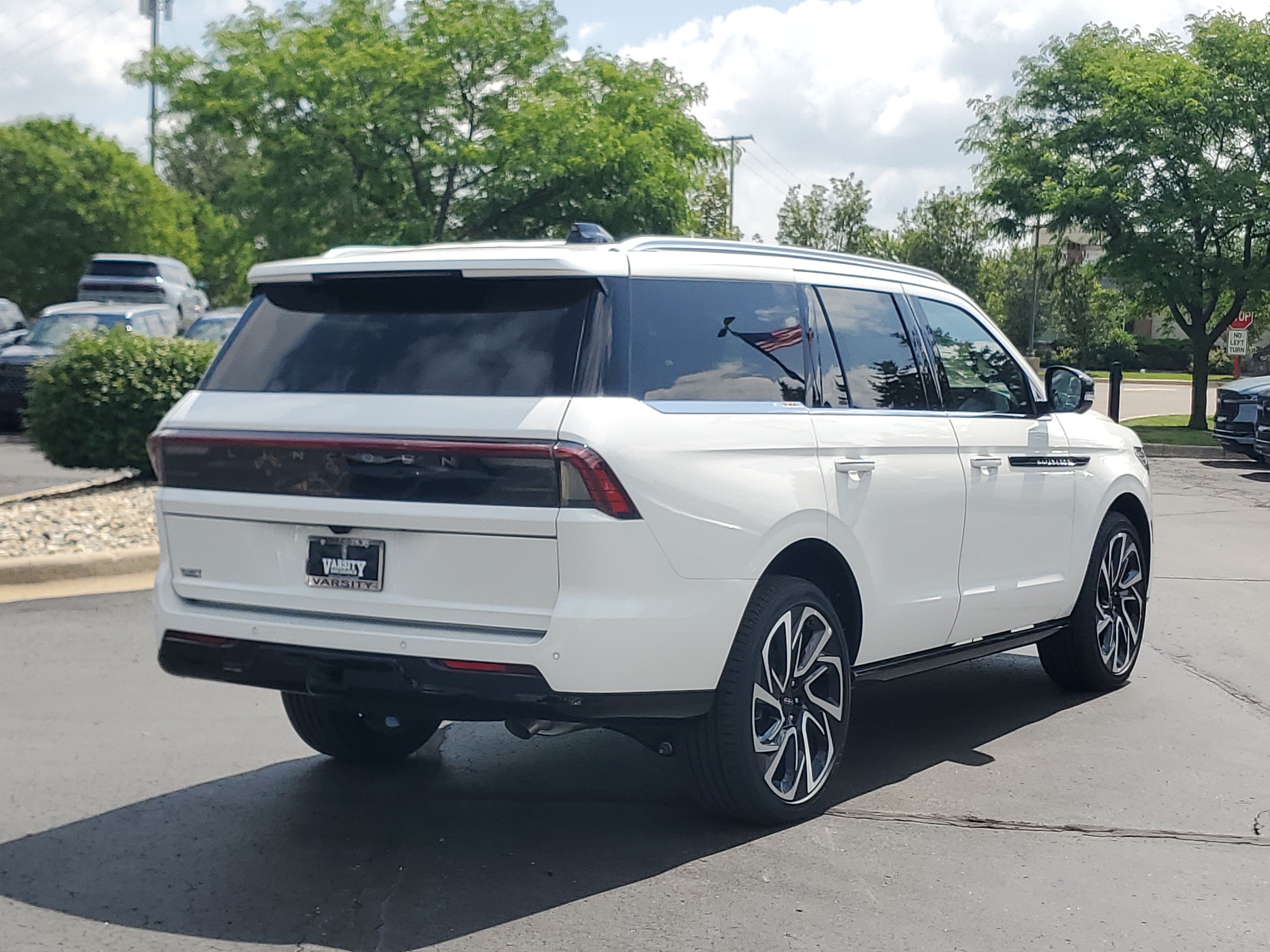 New 2026 Lincoln Navigator Black Label AWD/4WD image 4