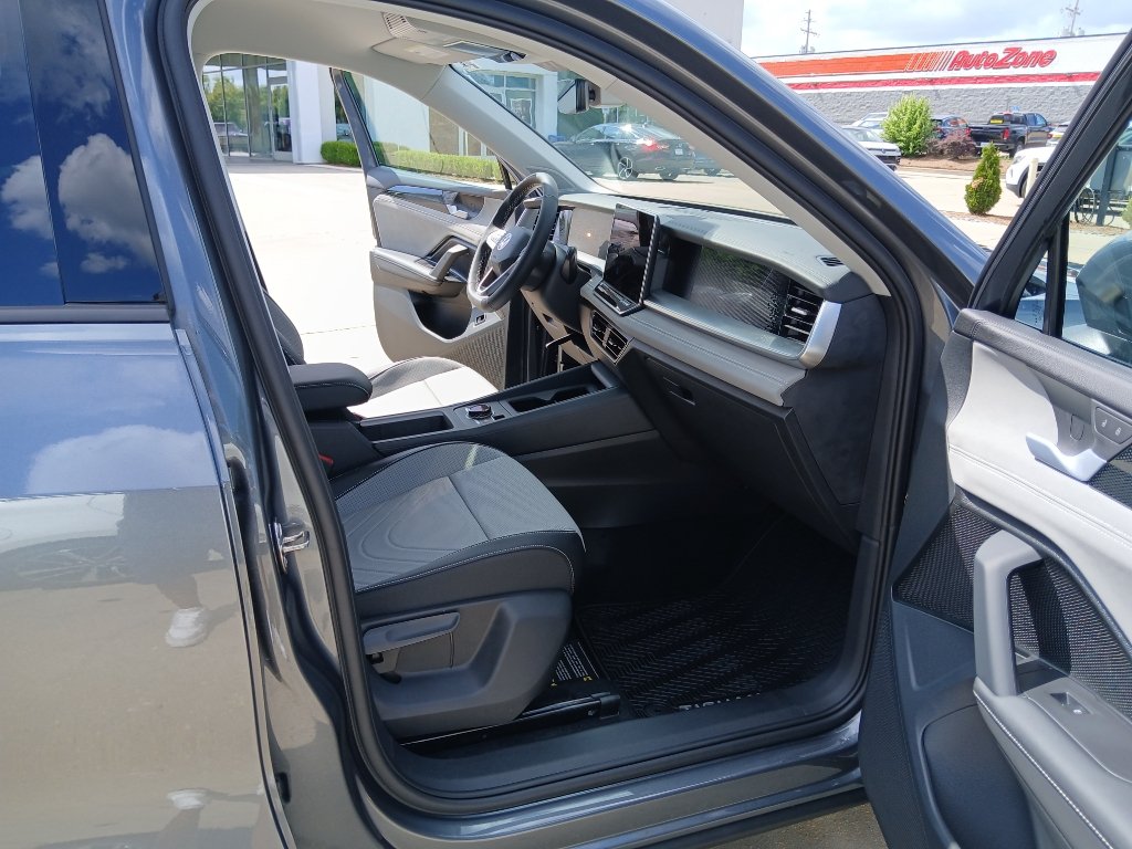 New 2026 Volkswagen Tiguan SE FWD image 21
