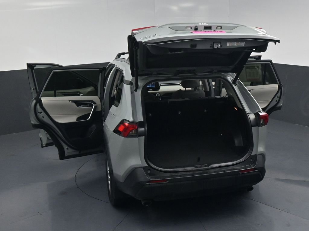 Used 2021 Toyota RAV4 XLE w/ Convenience Package FWD image 22