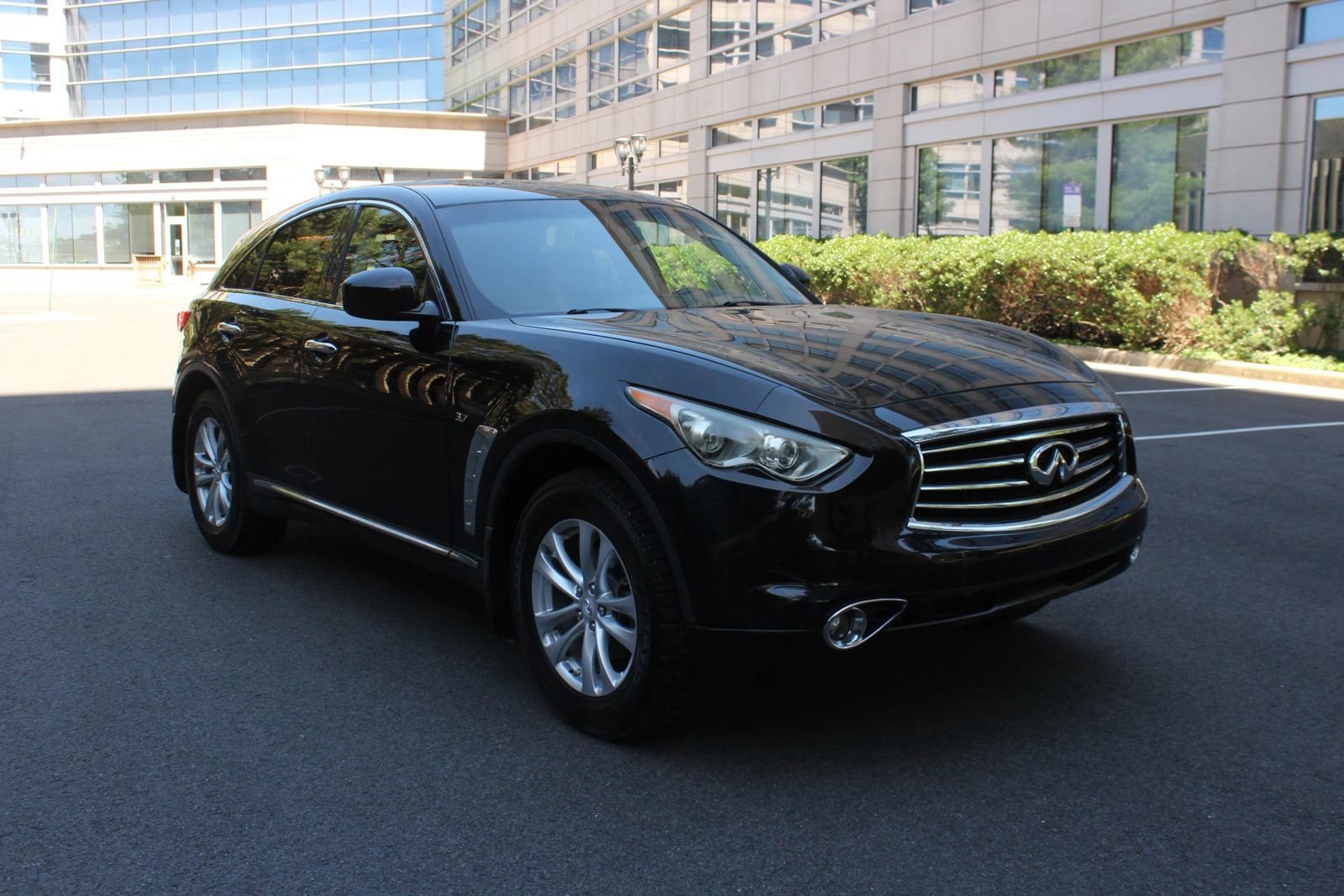 Used 2016 INFINITI QX70 AWD image 1
