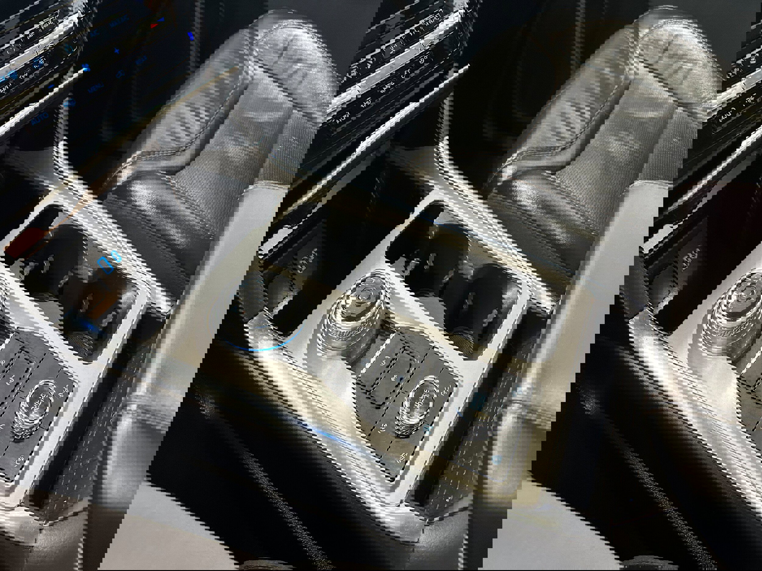 Used 2022 Ford Explorer Platinum w/ Equipment Group 601A image 22