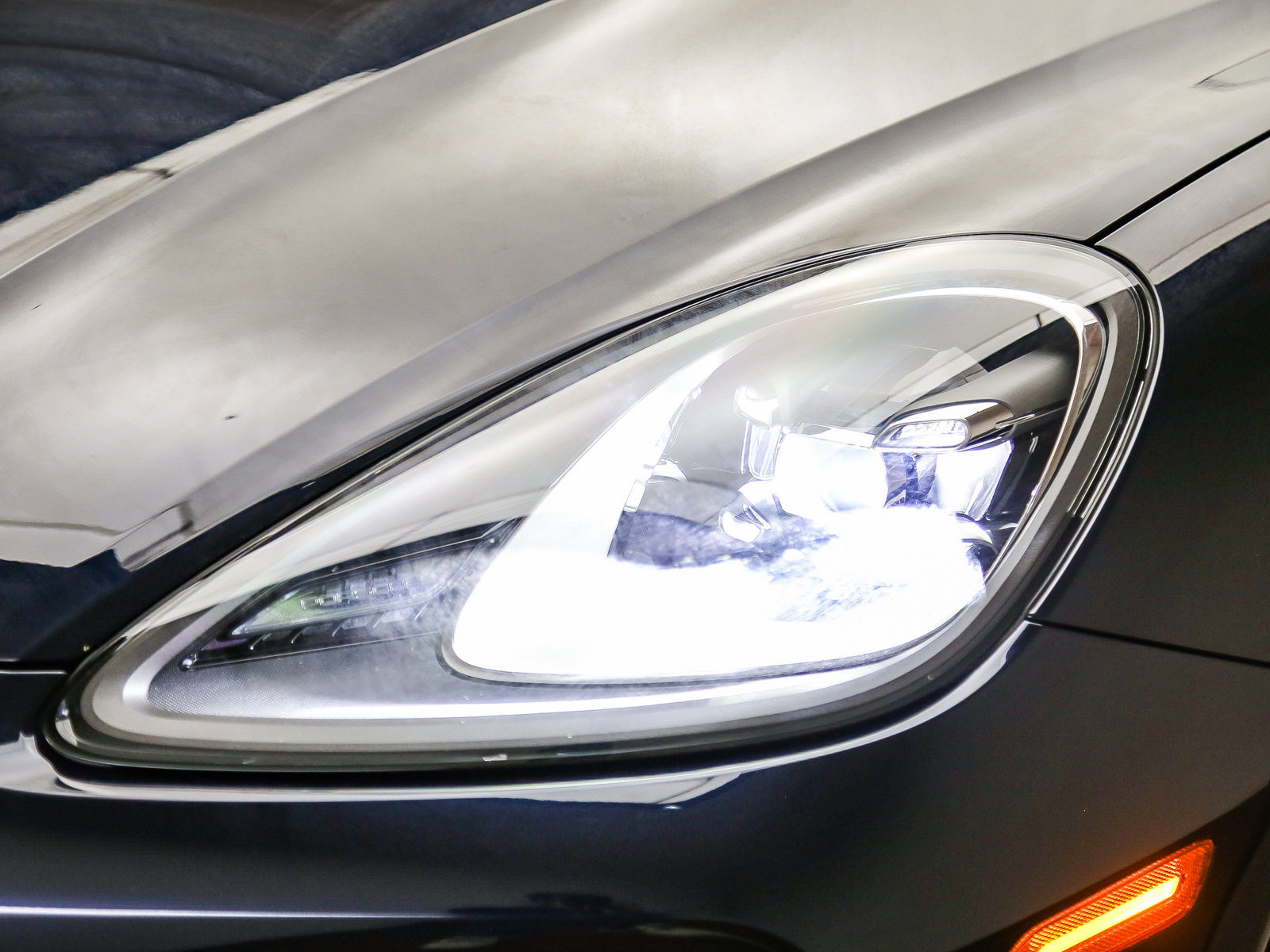 Certified 2023 Porsche Cayenne Platinum Edition AWD/4WD image 11