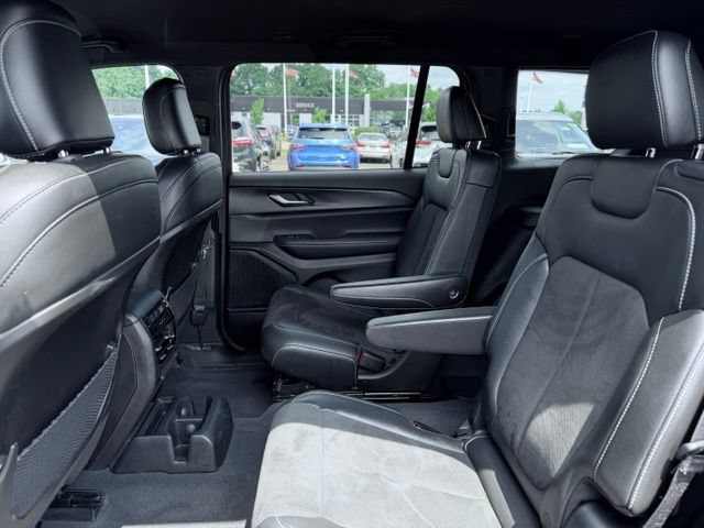 Used 2023 Jeep Grand Cherokee L Laredo AWD/4WD image 21