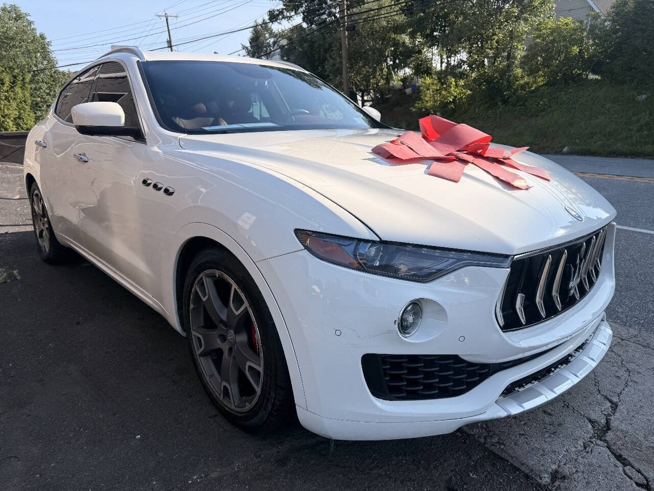 Used 2017 Maserati Levante w/ Luxury Package AWD/4WD image 4