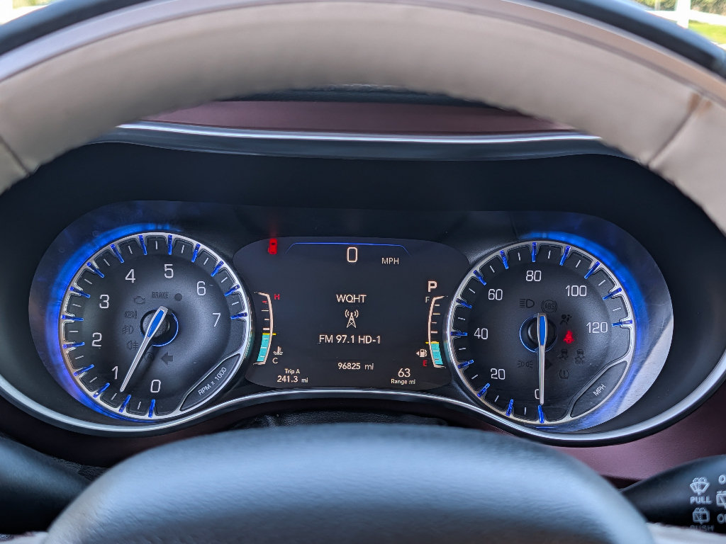 Used 2020 Chrysler Pacifica Limited FWD image 25