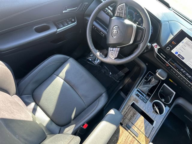 Used 2025 Toyota Sienna Platinum image 22