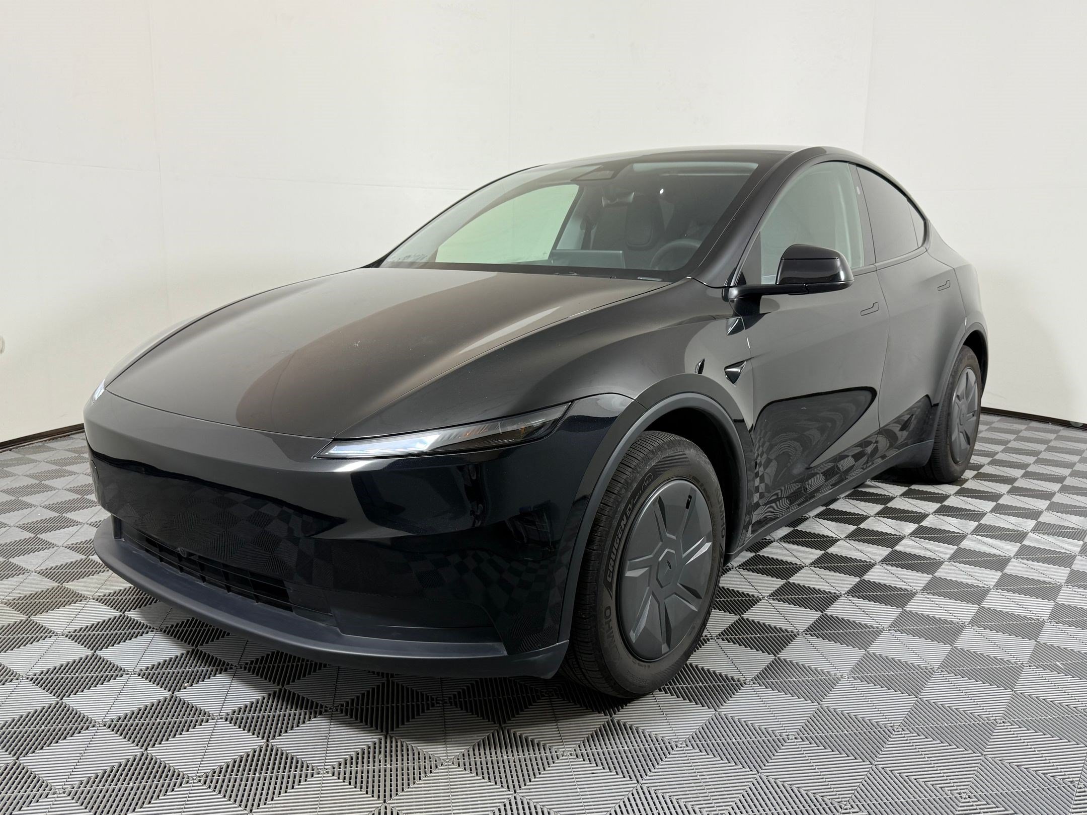 Used 2026 Tesla Model Y 2WD image 1