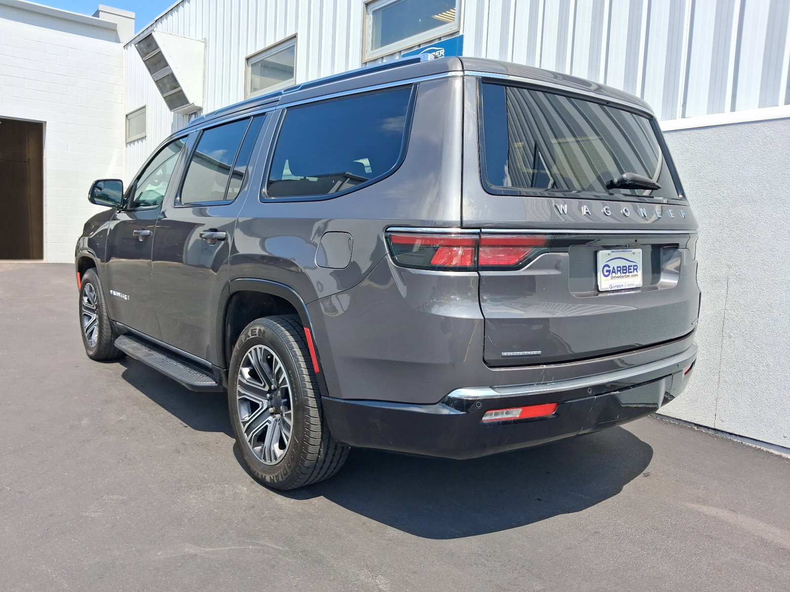 Used 2023 Jeep Wagoneer Series II AWD/4WD image 3