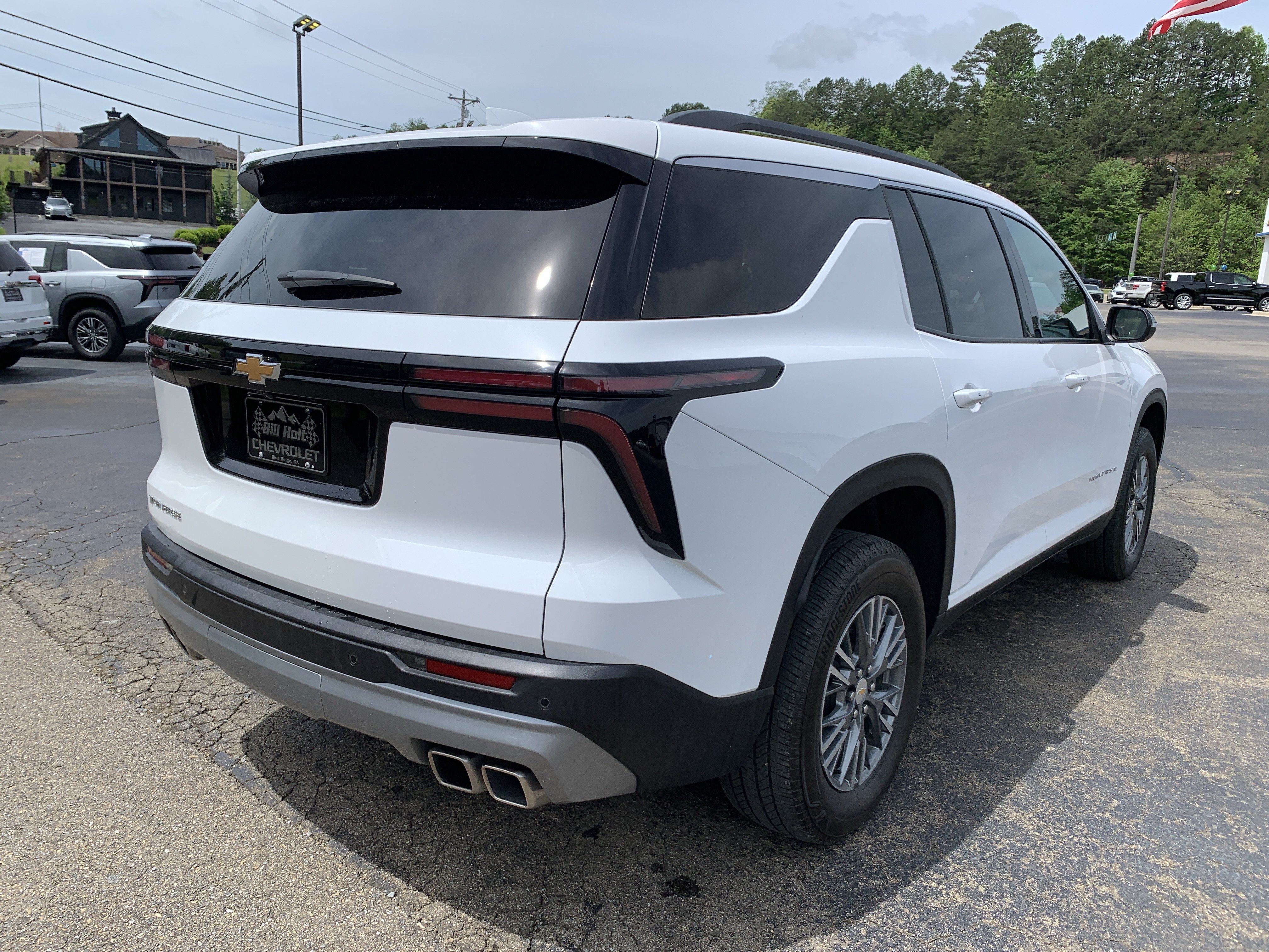 Used 2025 Chevrolet Traverse LT FWD image 11