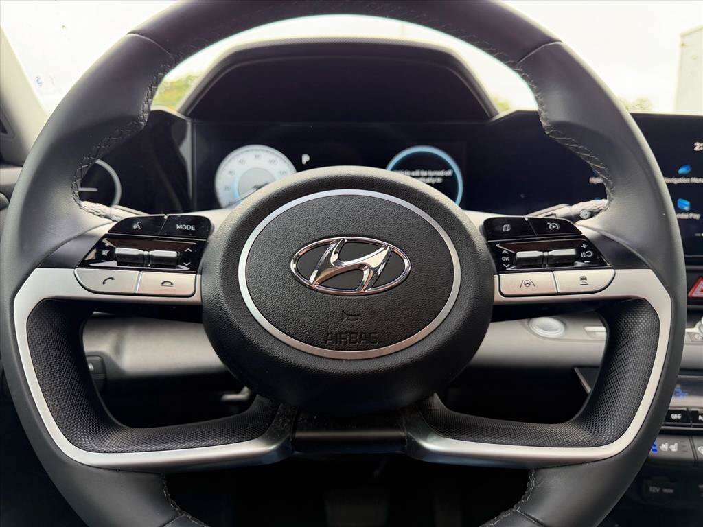 Used 2023 Hyundai Elantra Limited FWD image 23
