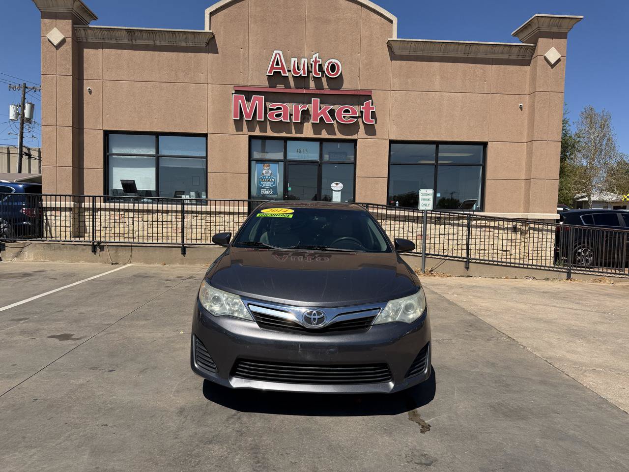 Used 2014 Toyota Camry LE FWD image 2