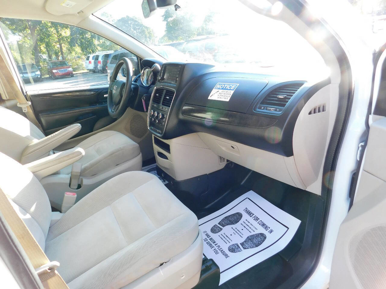 Used 2018 Dodge Grand Caravan SE image 27