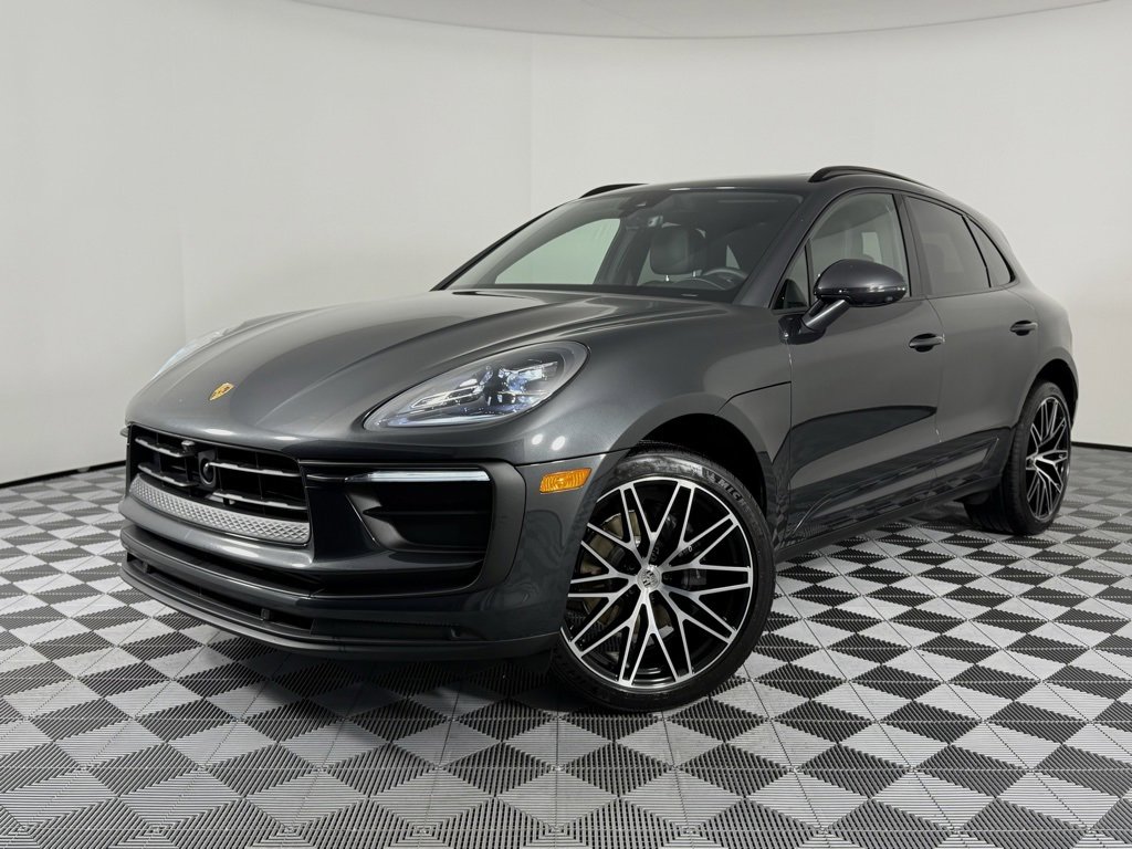 Certified 2025 Porsche Macan image 1
