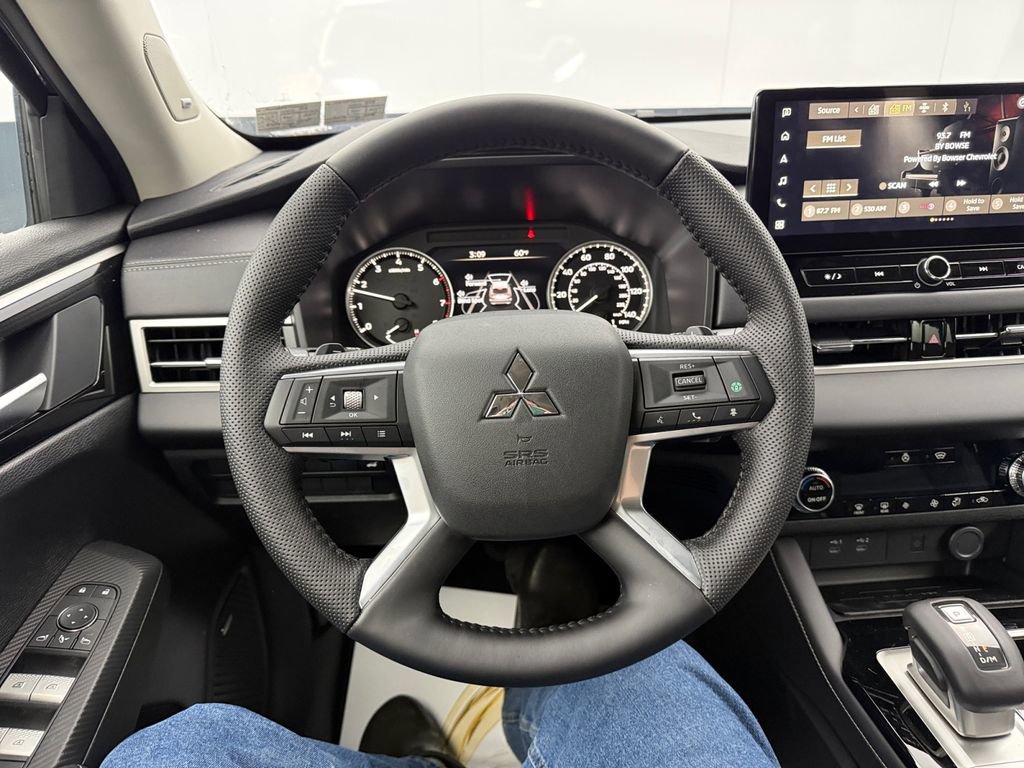 New 2026 Mitsubishi Outlander SE image 15