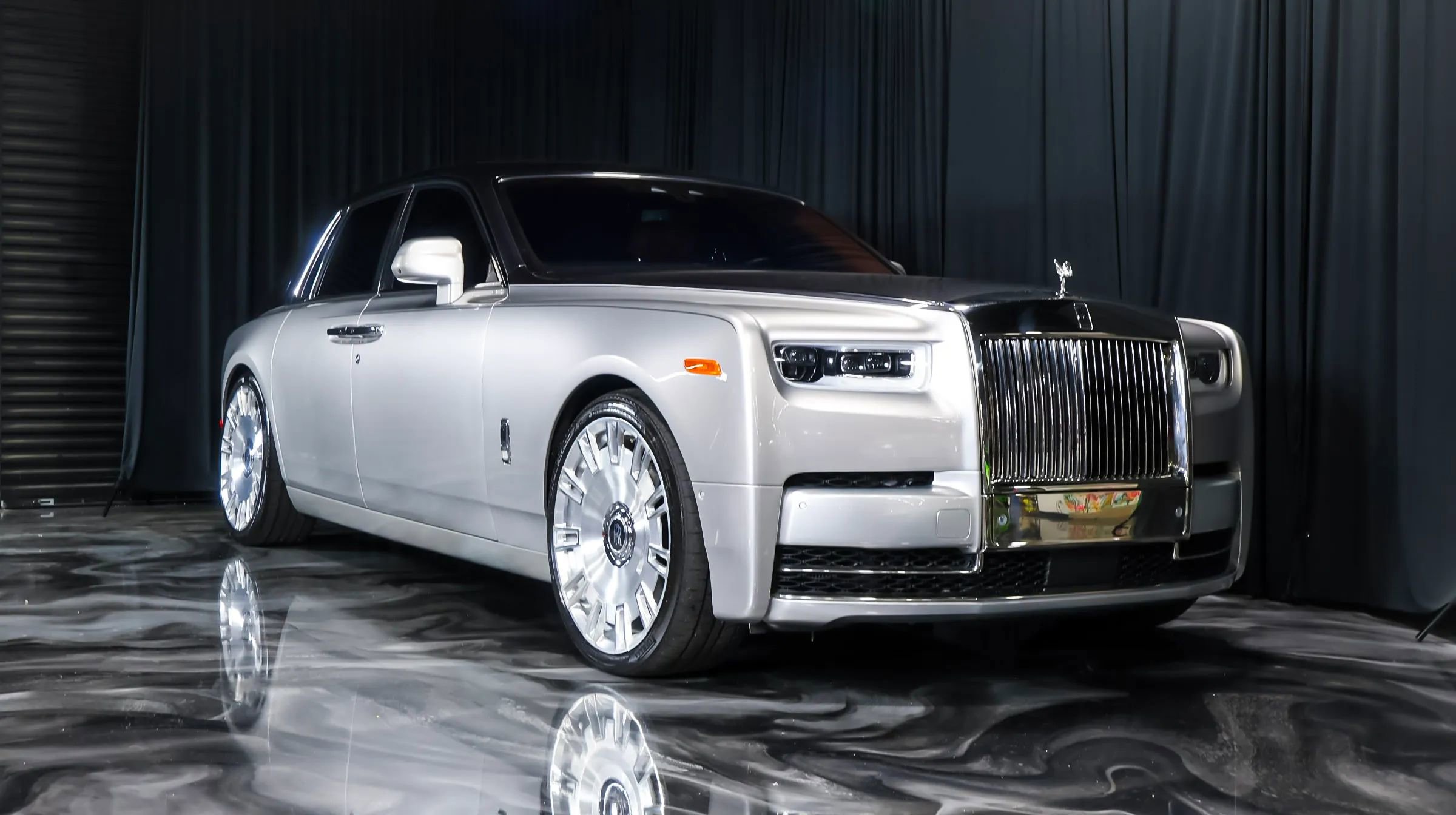 Used 2018 Rolls-Royce Phantom Sedan RWD image 12