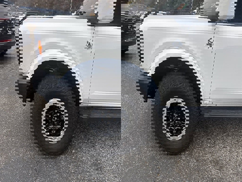 Used 2023 Ford Bronco Outer Banks image 9