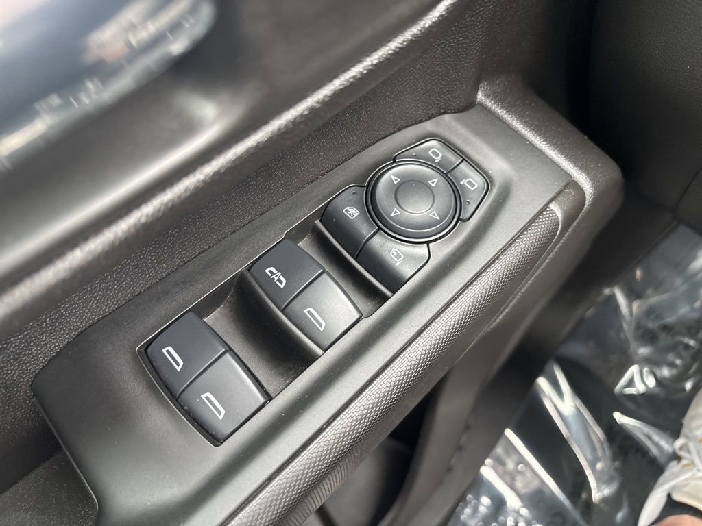 Used 2025 Chevrolet Silverado 2500 Custom w/ Custom Value Package image 17