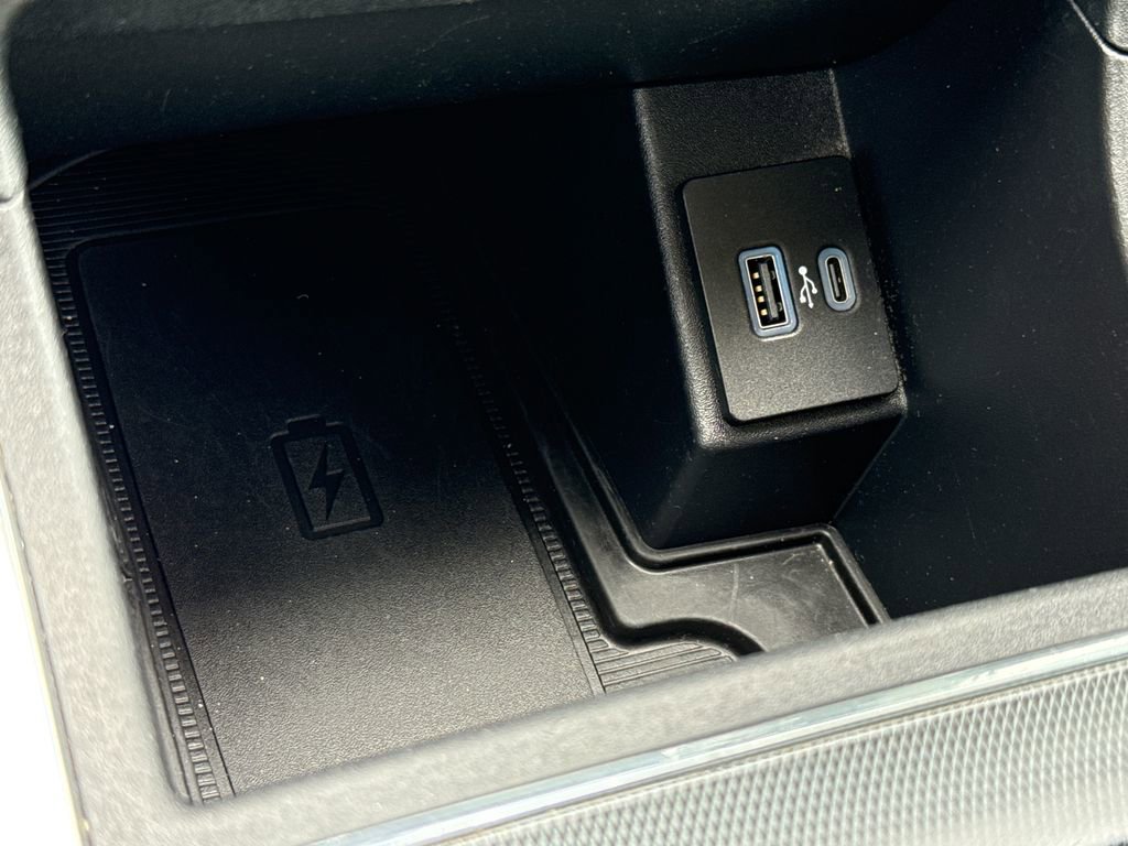 Used 2021 Ford Edge Titanium FWD image 22
