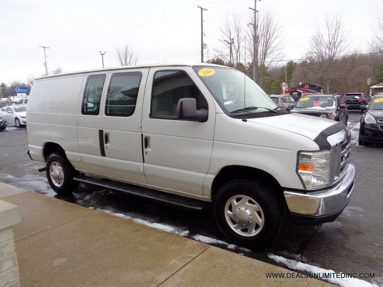 Used 2014 Ford E-250 and Econoline 250 w/ Power Group RWD image 2