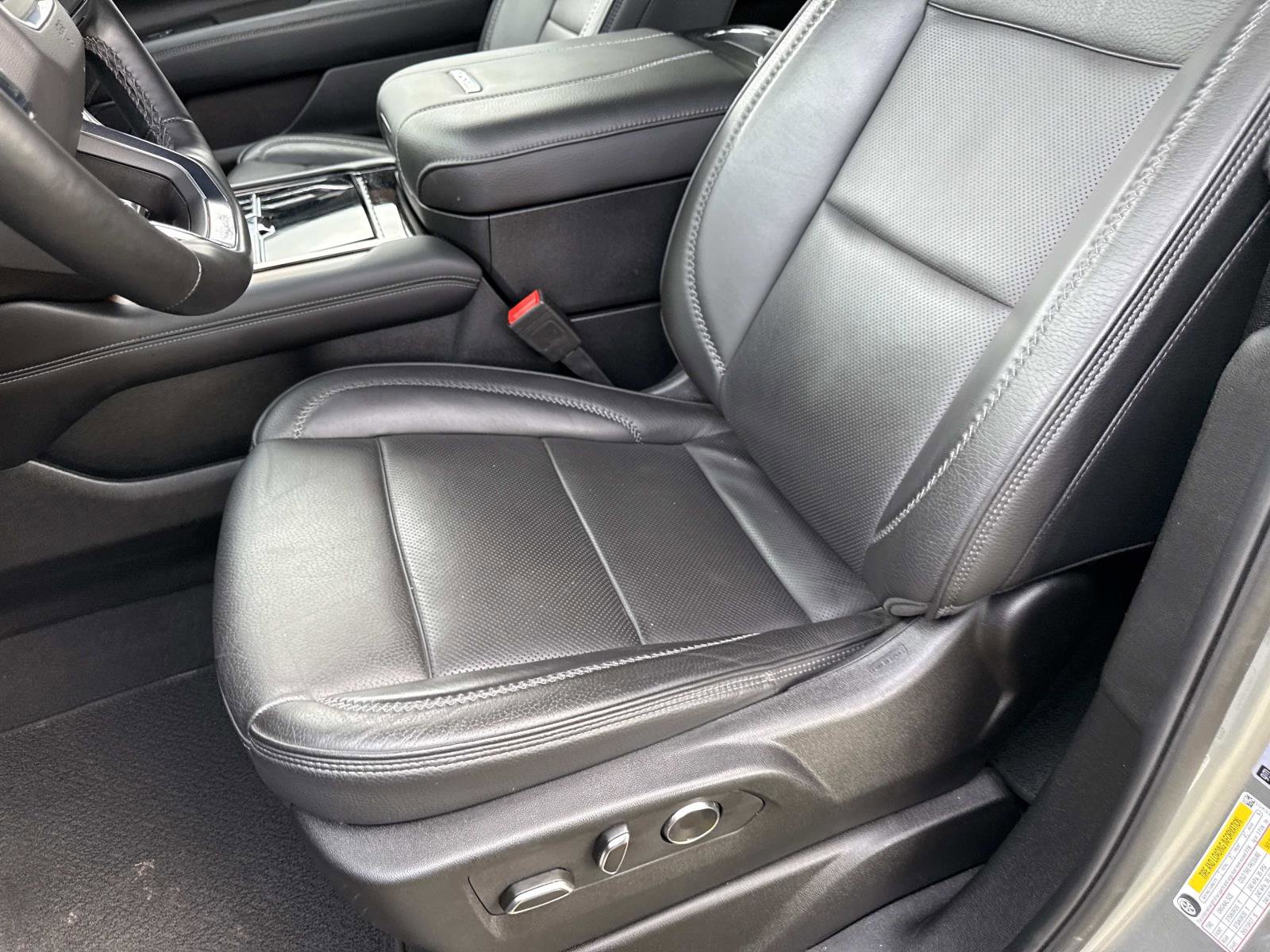 Used 2025 GMC Yukon XL Denali image 21