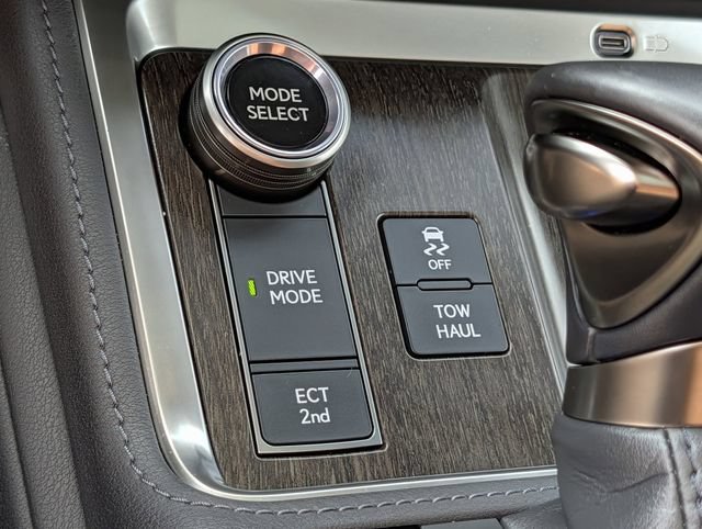 Used 2025 Lexus GX 550 w/ Accessory Package (2T) AWD/4WD image 18