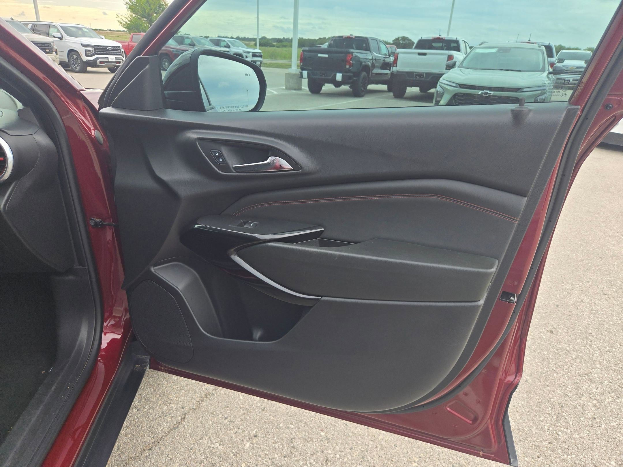 Used 2024 Chevrolet Trax RS w/ Sunroof Package FWD image 26
