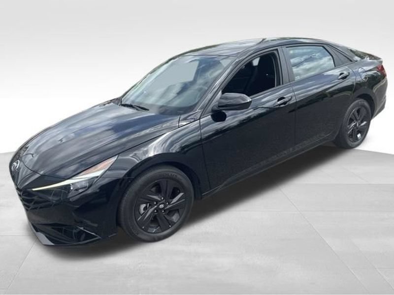 Used 2023 Hyundai Elantra SEL FWD image 2