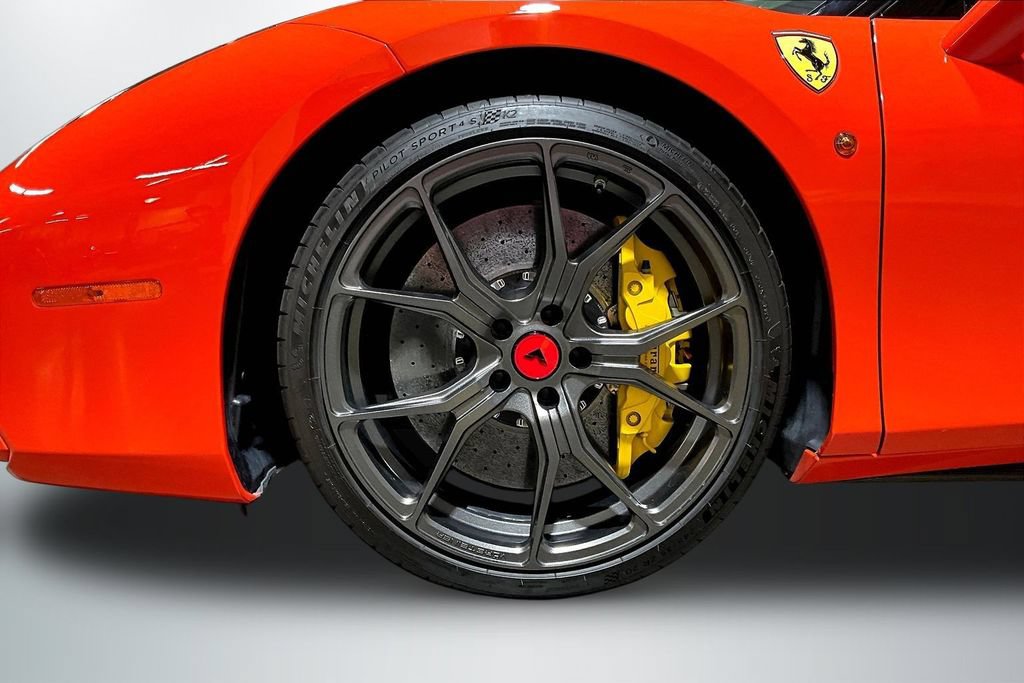 Used 2018 Ferrari 488 GTB RWD image 28