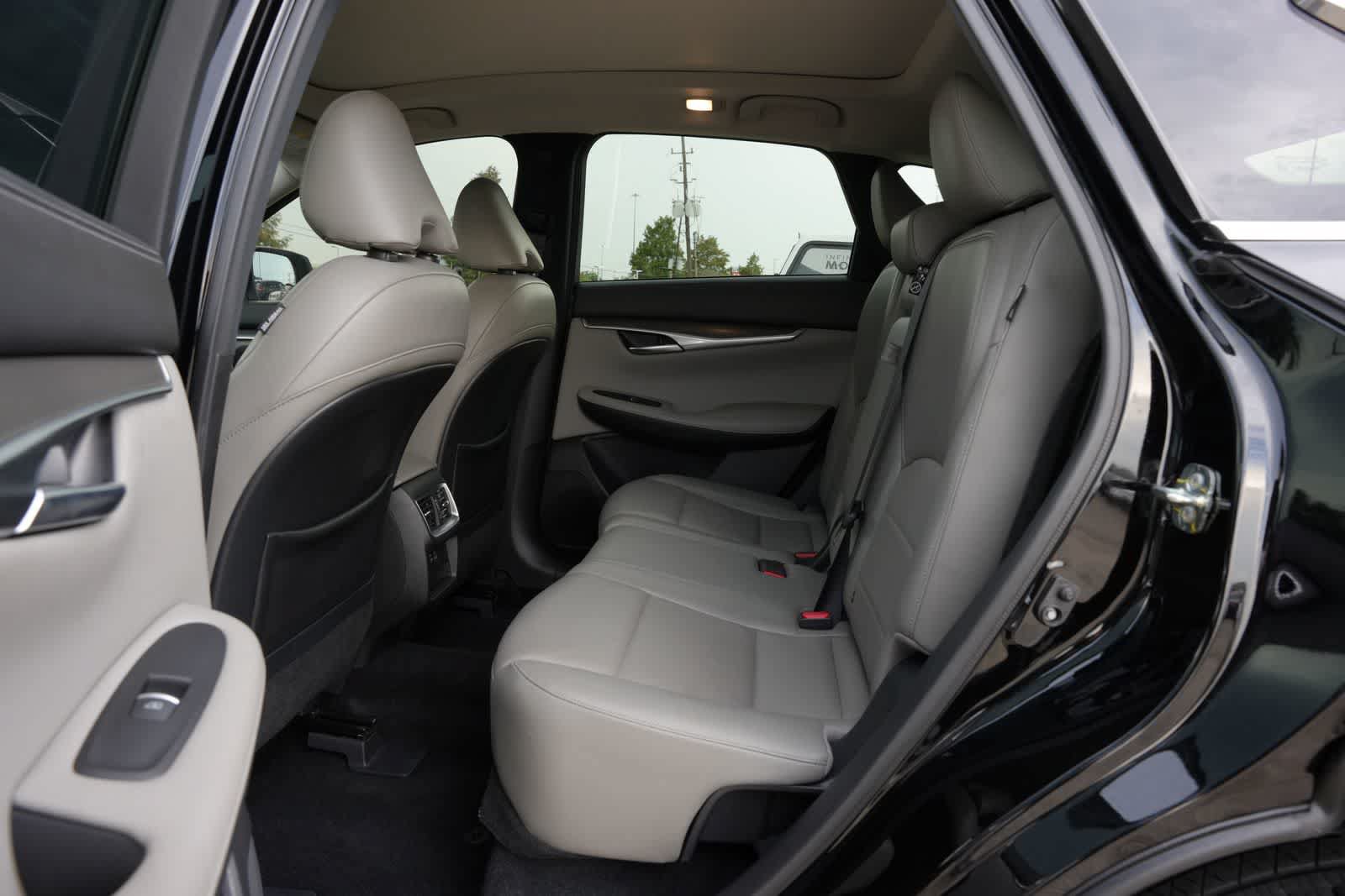 Used 2023 INFINITI QX50 Luxe AWD/4WD image 18