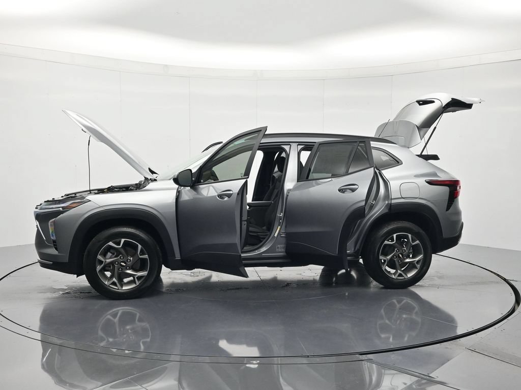 Certified 2025 Chevrolet Trax LT FWD image 46