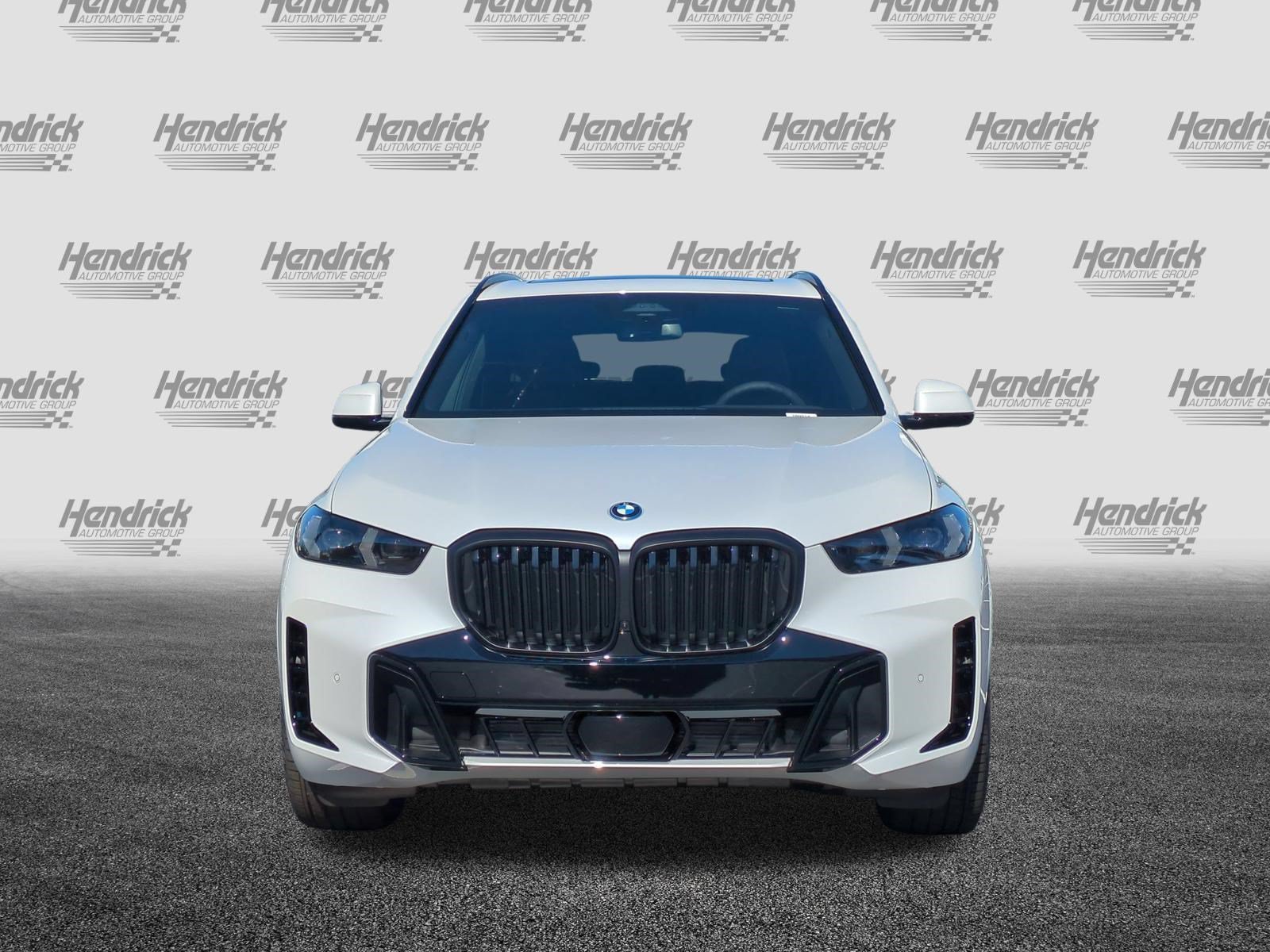 Used 2026 BMW X5 xDrive50e w/ M Sport Package AWD/4WD image 3